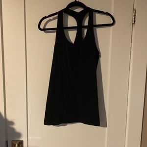 Lot of lululemon tank tops (4)